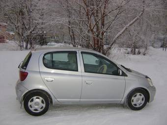 2002 Toyota Vitz Photos