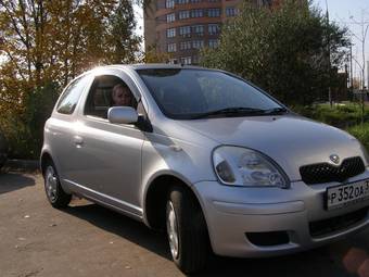 2002 Toyota Vitz Photos