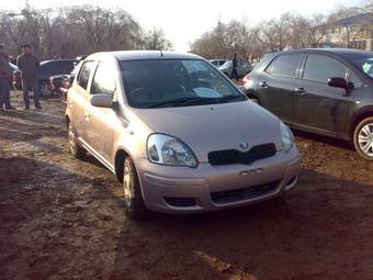 2002 Toyota Vitz Photos