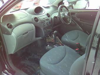 2002 Toyota Vitz Photos