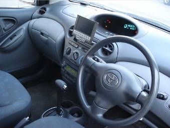 2002 Toyota Vitz Photos