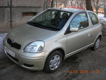 2002 Toyota Vitz Photos