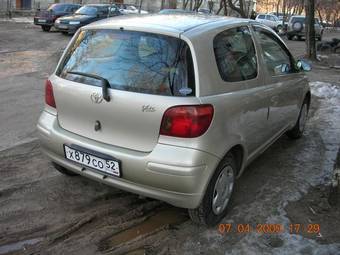 2002 Toyota Vitz Photos