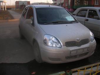 2002 Toyota Vitz Photos