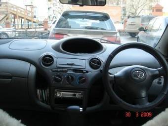 2002 Toyota Vitz Photos