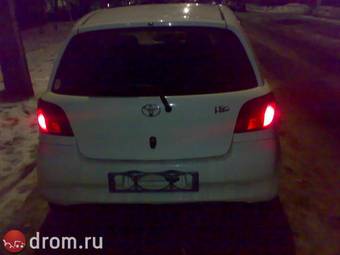 2002 Toyota Vitz Photos