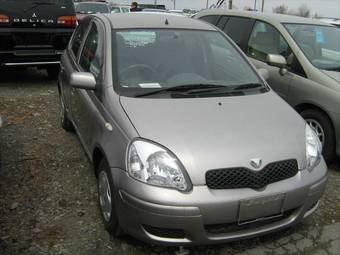 2002 Toyota Vitz Photos