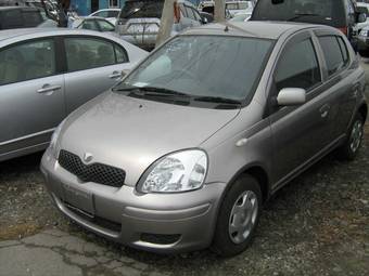 2002 Toyota Vitz Photos