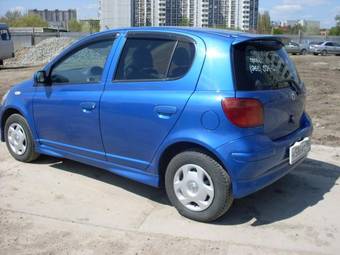 2002 Toyota Vitz Photos