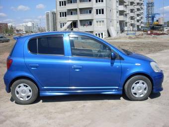 2002 Toyota Vitz Photos