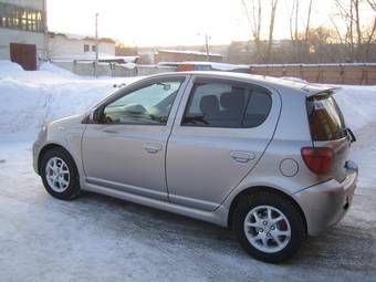 2002 Toyota Vitz Images