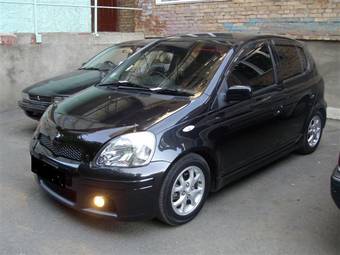 2002 Toyota Vitz Photos