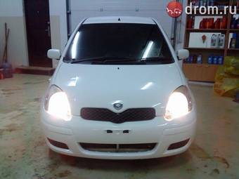 2002 Toyota Vitz Photos