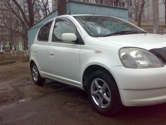 2002 Toyota Vitz Images