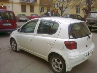 2002 Toyota Vitz Pics