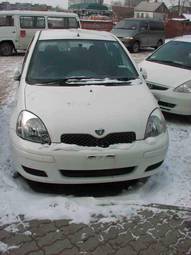 2002 Toyota Vitz Photos