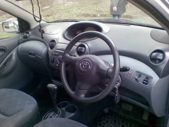 2002 Toyota Vitz Pics