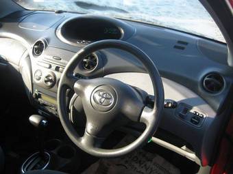 2002 Toyota Vitz Photos