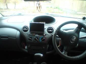 2002 Toyota Vitz Photos