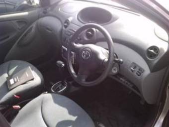 2002 Toyota Vitz Photos