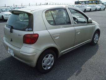 2002 Toyota Vitz Photos