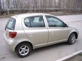 2002 Toyota Vitz Photos