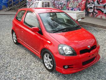 2002 Toyota Vitz Photos