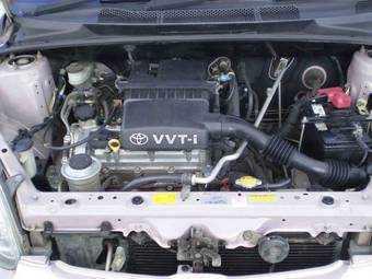 2002 Toyota Vitz Photos