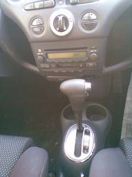 2002 Toyota Vitz Photos