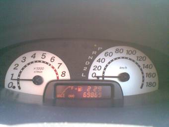 2002 Toyota Vitz Photos