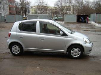 2002 Toyota Vitz Photos