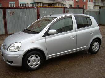 2002 Toyota Vitz Photos