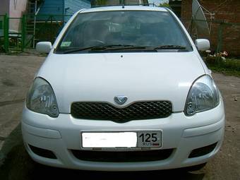 2002 Toyota Vitz Photos