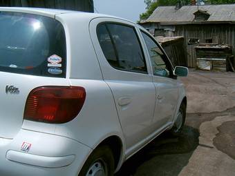 2002 Toyota Vitz Photos