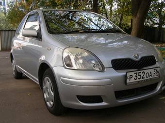 2002 Toyota Vitz Photos