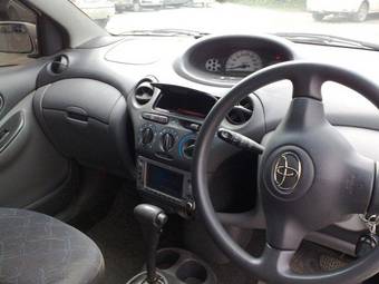 2002 Toyota Vitz Pics