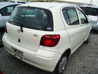 2002 Toyota Vitz Photos