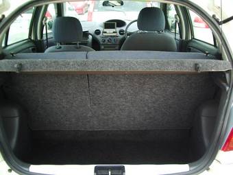 2002 Toyota Vitz Photos
