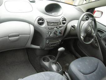 2002 Toyota Vitz Pics