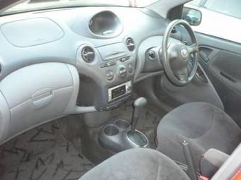 2002 Toyota Vitz Pics