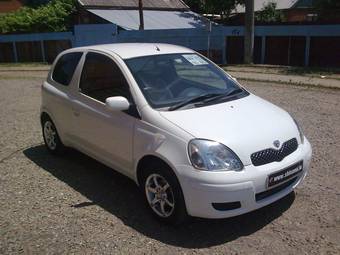 2002 Toyota Vitz Photos