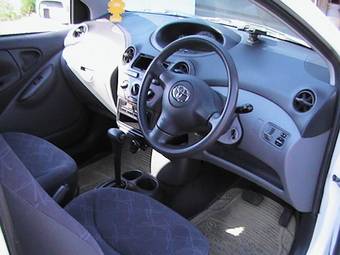 2002 Toyota Vitz Photos