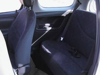 2002 Toyota Vitz Photos
