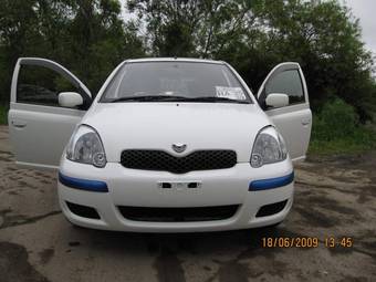 2002 Toyota Vitz Photos