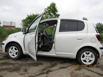 2002 Toyota Vitz Pictures