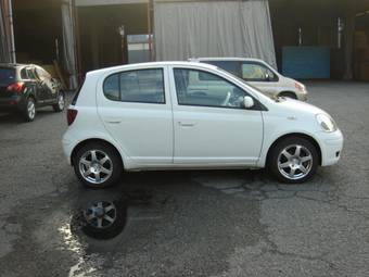 2002 Toyota Vitz Photos