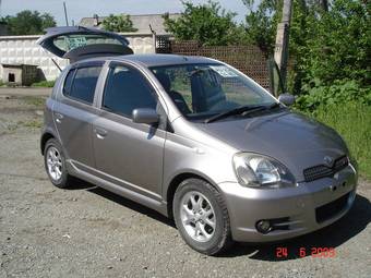 2002 Toyota Vitz Photos