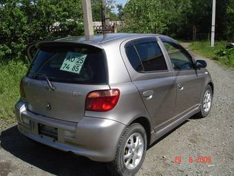 2002 Toyota Vitz Photos