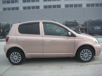 2002 Toyota Vitz Photos