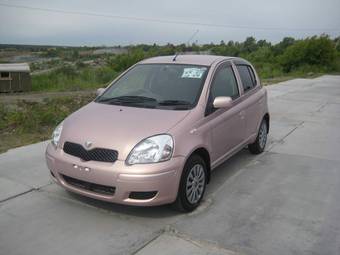 2002 Toyota Vitz Photos